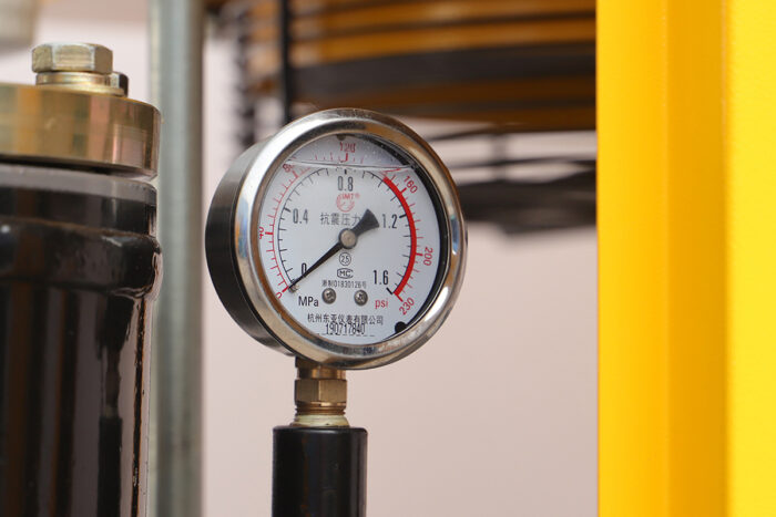 7.5kW10HP magnet frequency conversion air compressor - Image 5